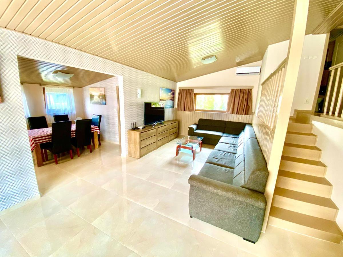 Villa 55 & Pool - Шиофок Экстерьер фото